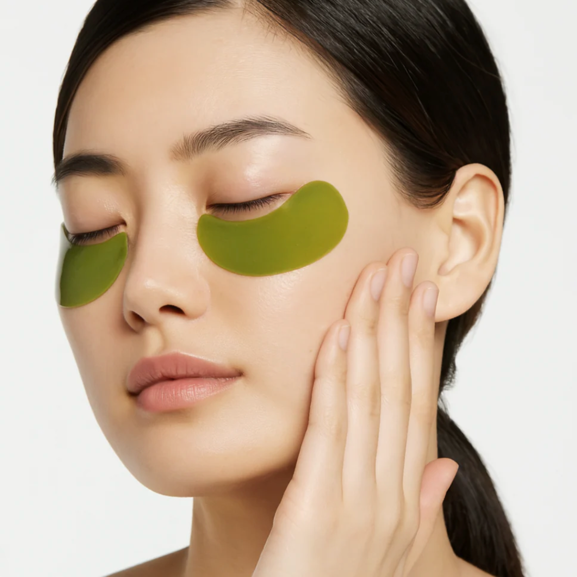 Hydrating and firming eye masks with aloe vera and collagen