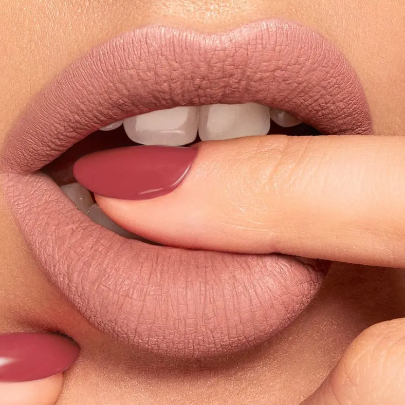 Set of 6 lipsticks, matte, pearly and velvety texture, non-sticky. Ideal for lips.